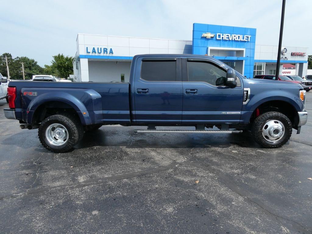 2017 Ford Super Duty F-350 DRW Lariat 4WD Crew Cab 8' Box