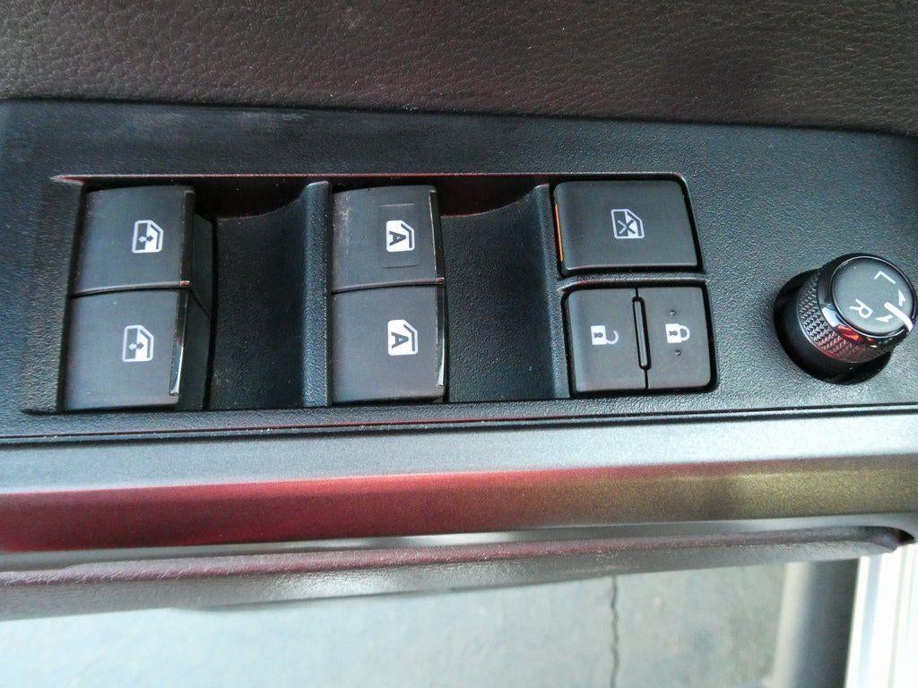 2023 Toyota Tacoma 4WD 4WD SR Double Cab 5' Bed V6 AT (GS)