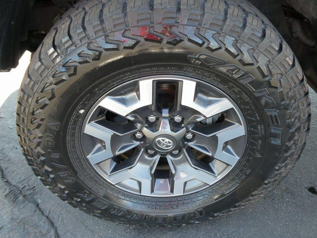 2022 Toyota Tacoma 4WD 4WD SR Double Cab 5' Bed V6 AT (GS)