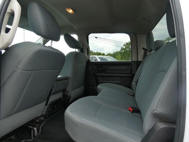 2014 RAM 1500 4WD Crew Cab 5.7 Ft Box Express