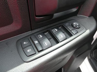 2014 RAM 1500 4WD Crew Cab 5.7 Ft Box Express