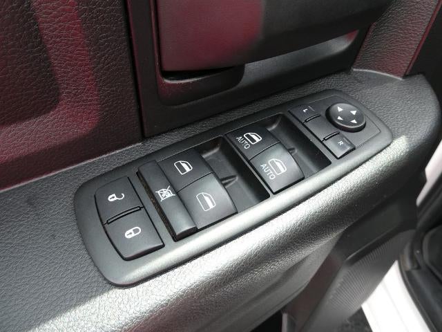 2014 RAM 1500 4WD Crew Cab 5.7 Ft Box Express