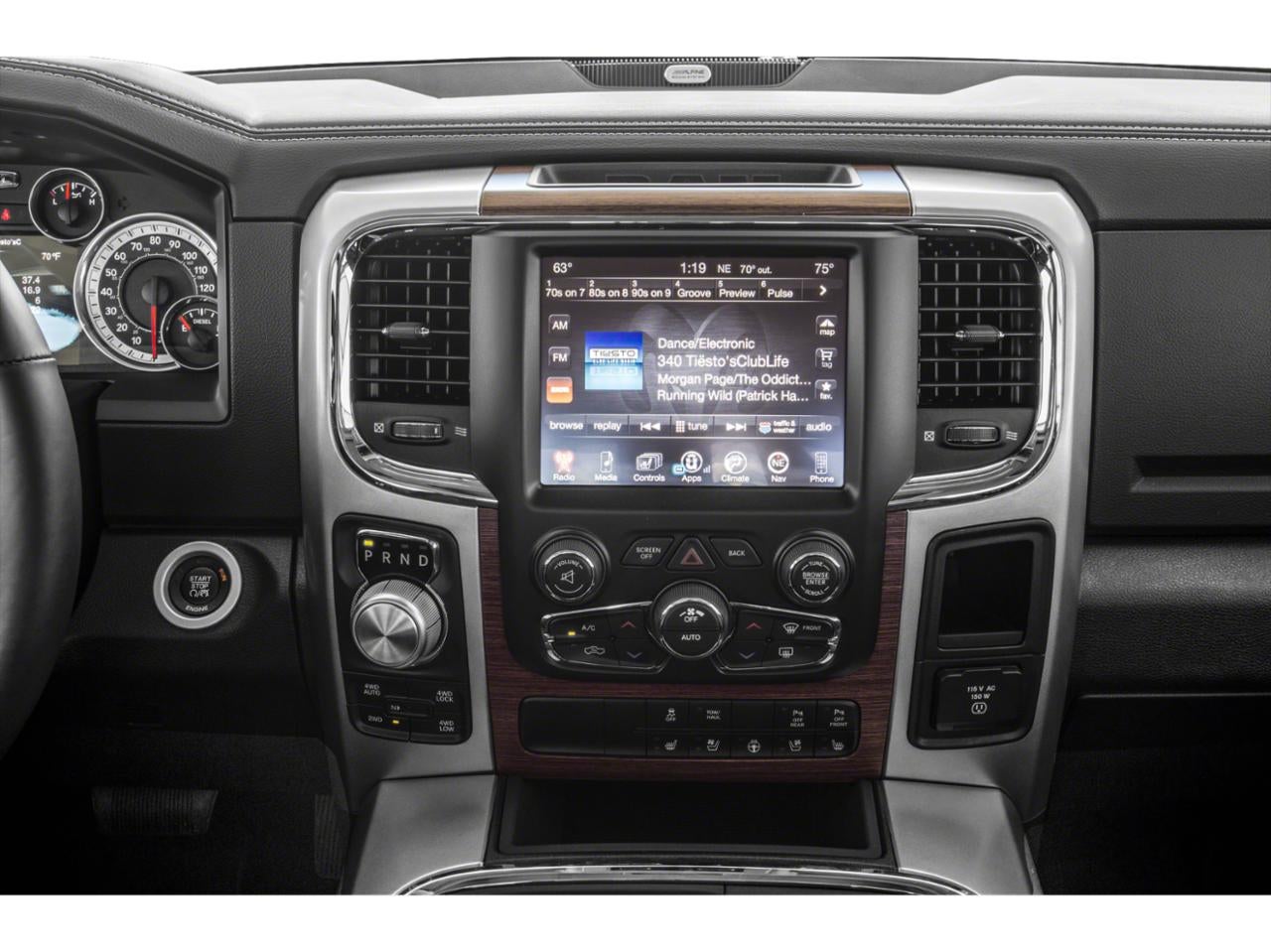 2018 RAM 1500 Laramie Crew Cab 4x4 6'4' Box