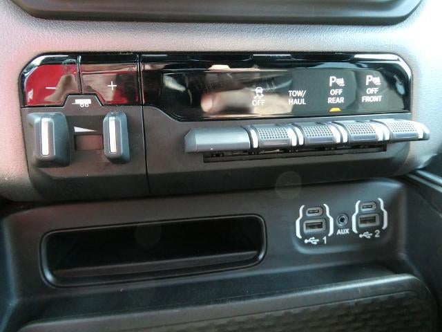 2020 RAM 1500 Big Horn 4x4 Crew Cab 5'7" Box