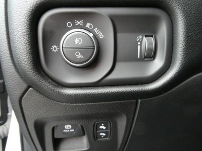 2022 RAM 1500 Big Horn Crew Cab 4x4 5'7' Box