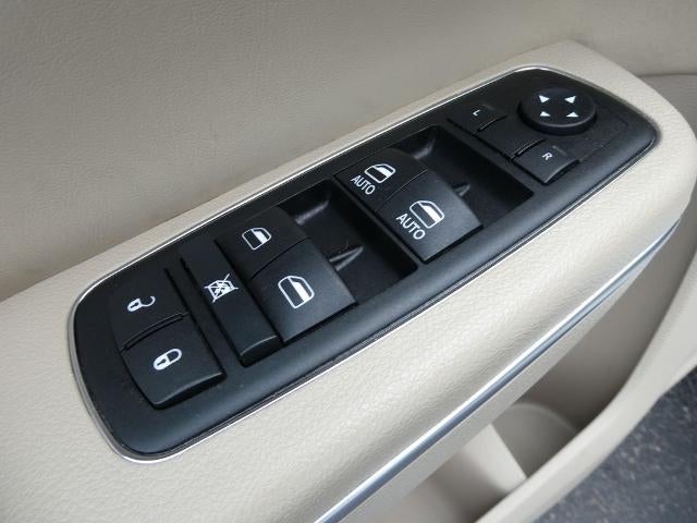 2014 Chrysler 300 4dr Sdn RWD
