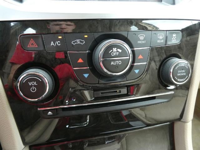 2014 Chrysler 300 4dr Sdn RWD