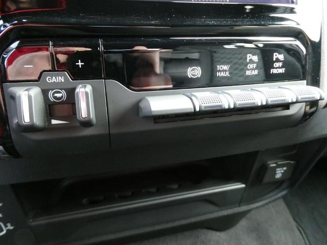 2025 RAM 3500 Tradesman Crew Cab 4x4 8' Box