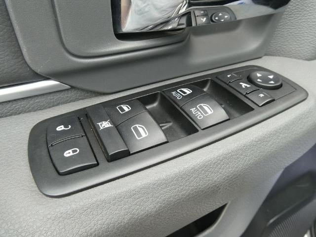 2014 RAM 2500 4WD Crew Cab 6.4 Ft Box Big Horn