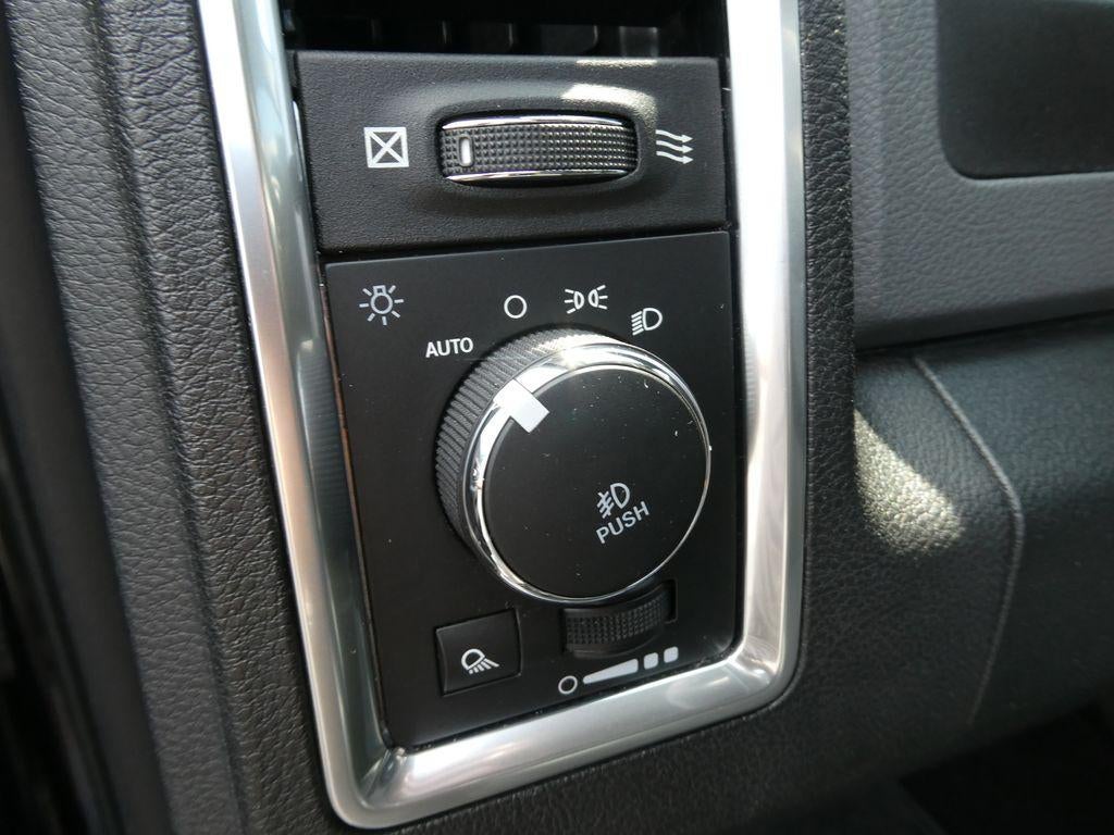 2018 RAM 1500 Big Horn Crew Cab 4x4 5'7" Box