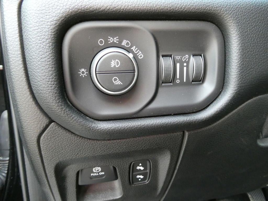 2019 RAM 1500 Big Horn/Lone Star Crew Cab 4x4 5'7" Box