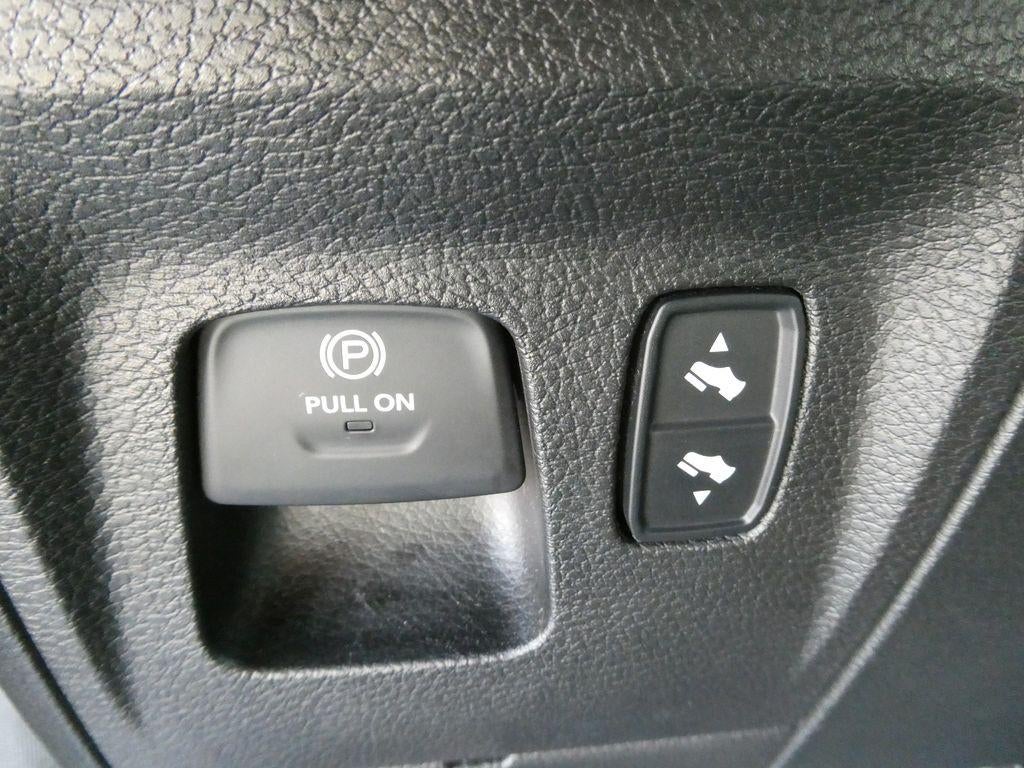2020 RAM 1500 Big Horn Crew Cab 4x4 5'7" Box