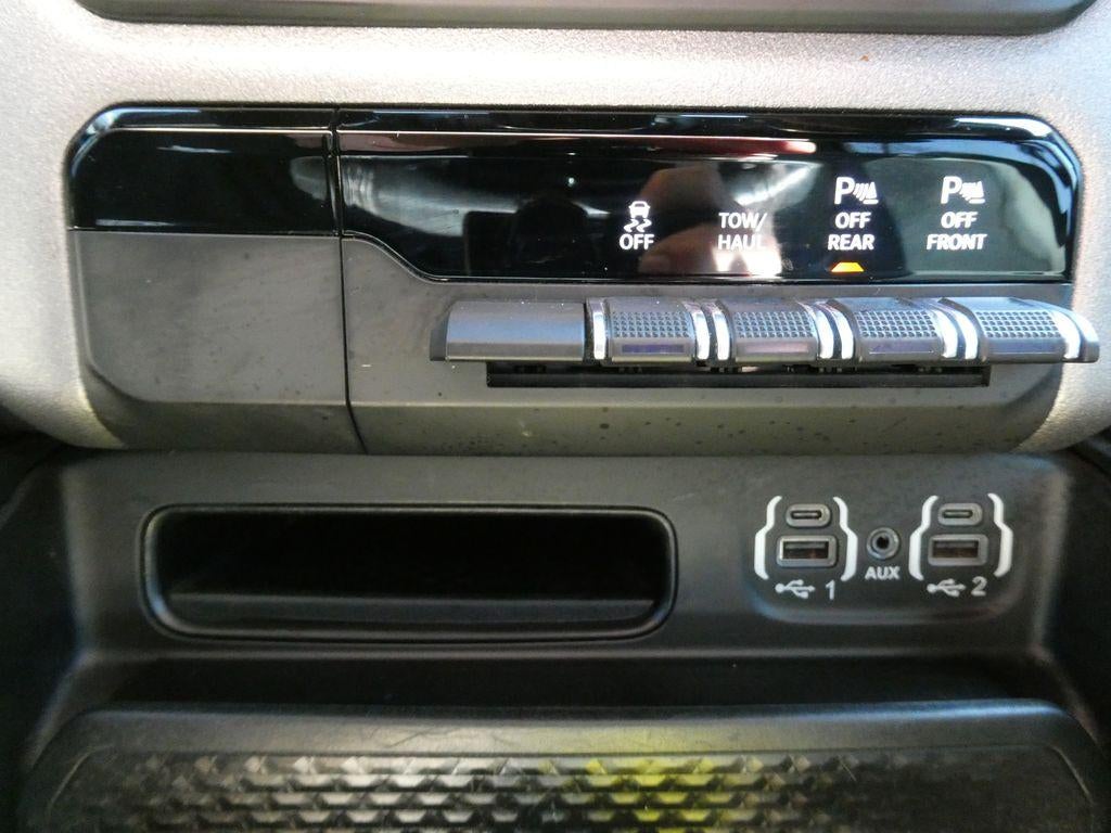 2020 RAM 1500 Big Horn Crew Cab 4x4 5'7" Box