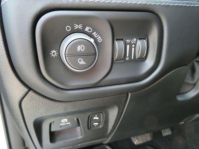 2022 RAM 1500 Limited Crew Cab 4x4 5'7" Box