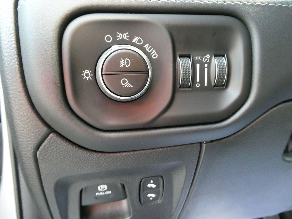 2023 RAM 1500 Limited Crew Cab 4x4 5'7" Box