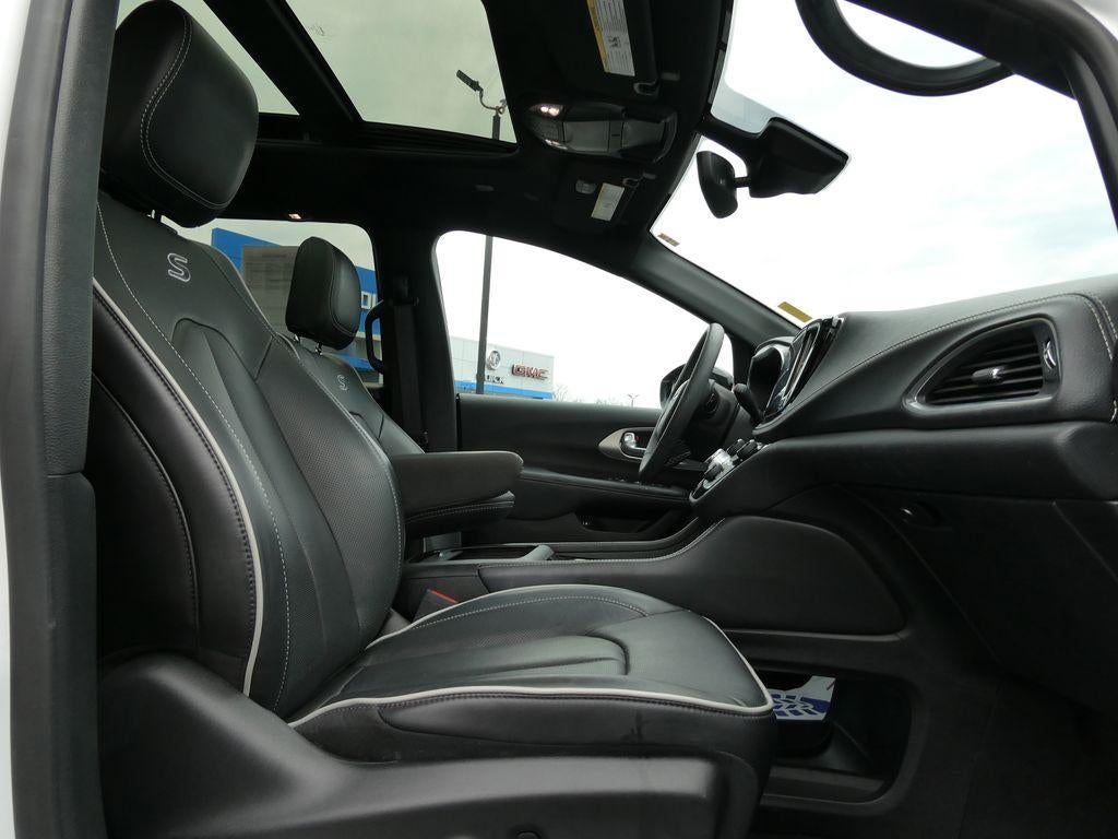 2024 Chrysler Pacifica Hybrid Premium S Appearance Pkg