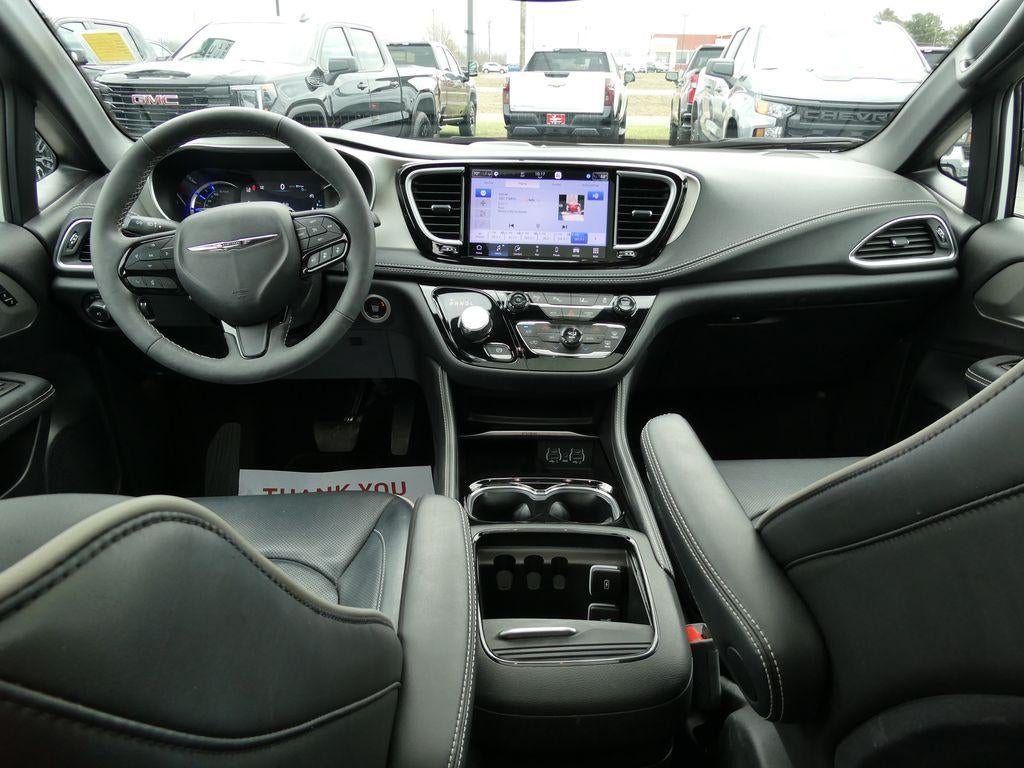 2024 Chrysler Pacifica Hybrid Premium S Appearance Pkg