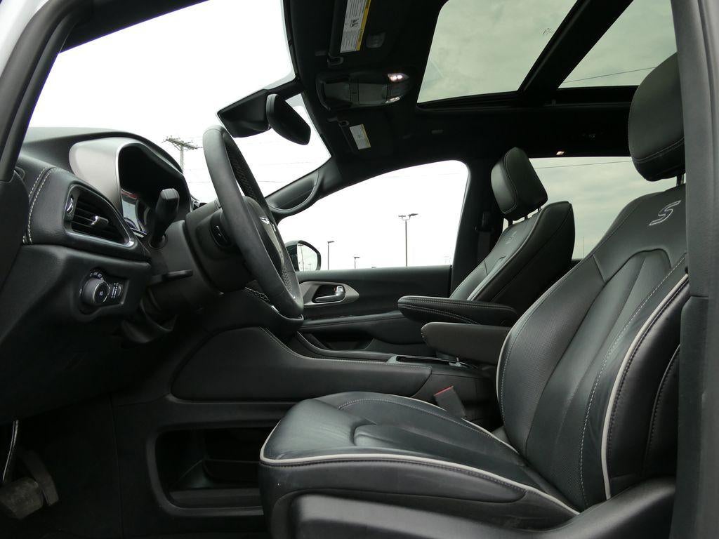 2024 Chrysler Pacifica Hybrid Premium S Appearance Pkg