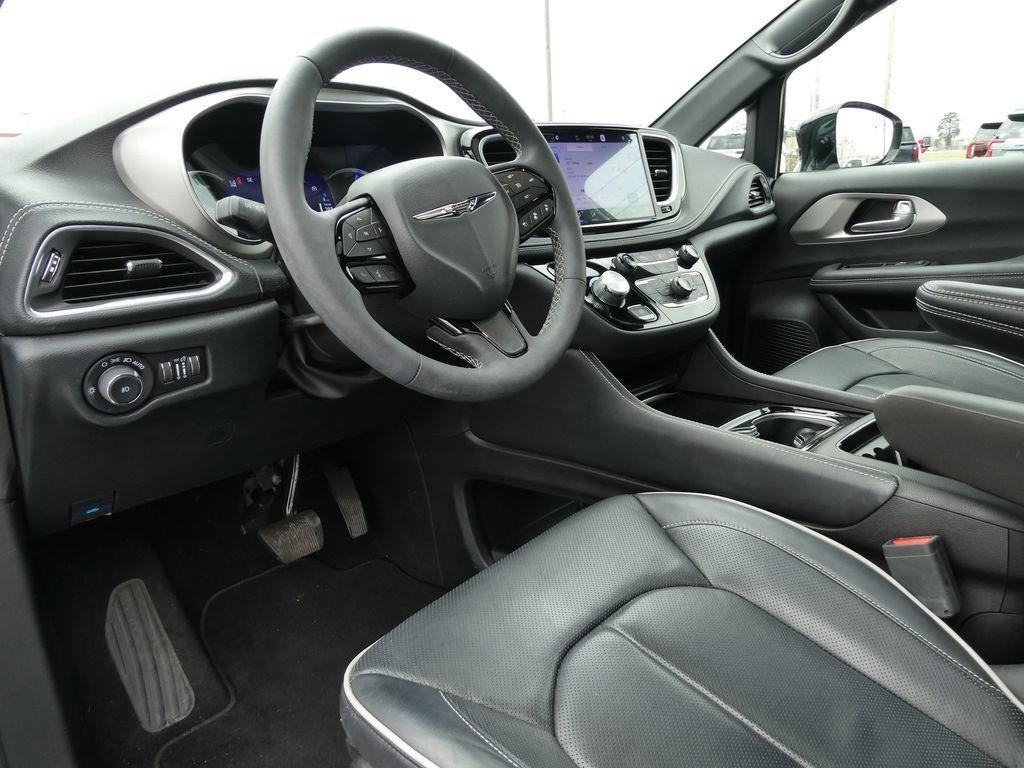 2024 Chrysler Pacifica Hybrid Premium S Appearance Pkg