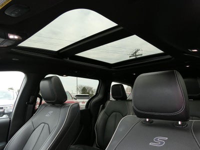 2024 Chrysler Pacifica Hybrid Premium S Appearance Pkg