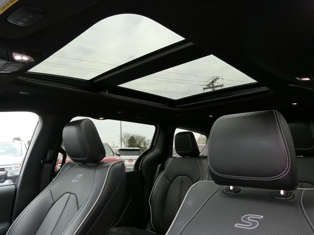 2024 Chrysler Pacifica Hybrid Premium S Appearance Pkg