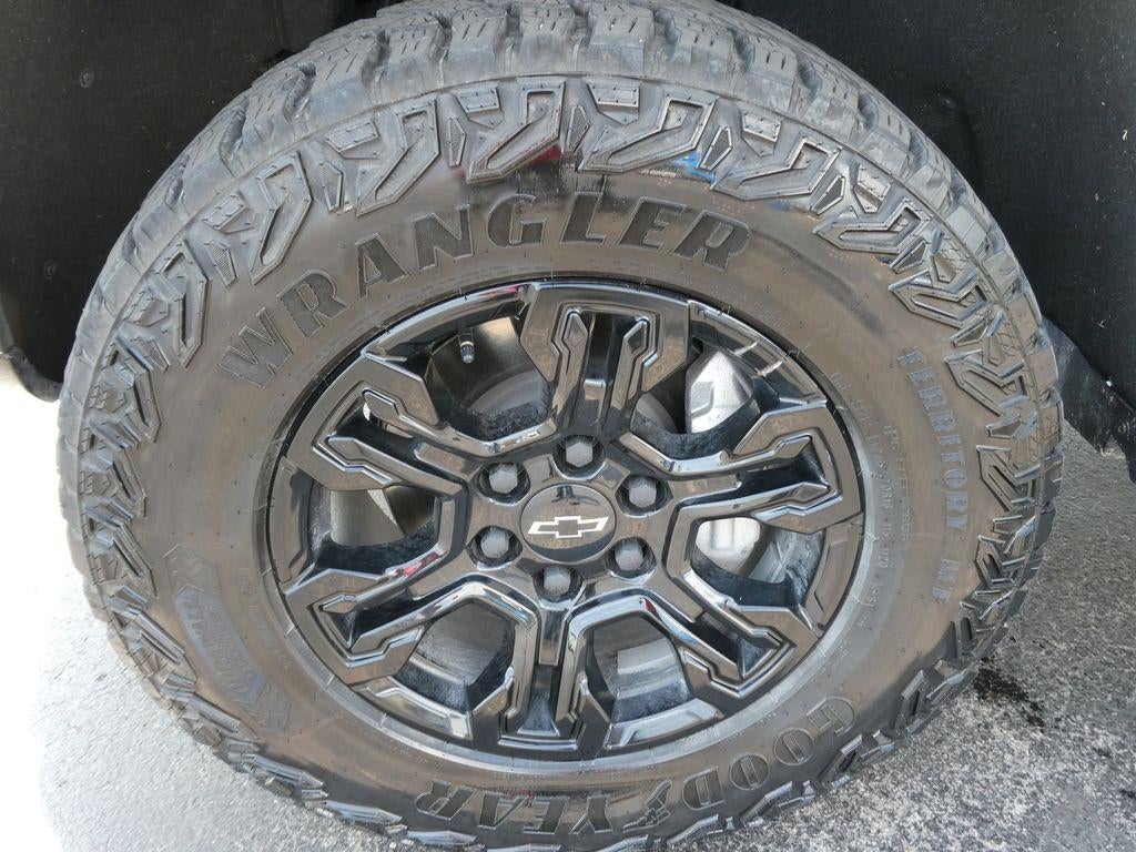 2025 Chevrolet Silverado 1500 ZR2